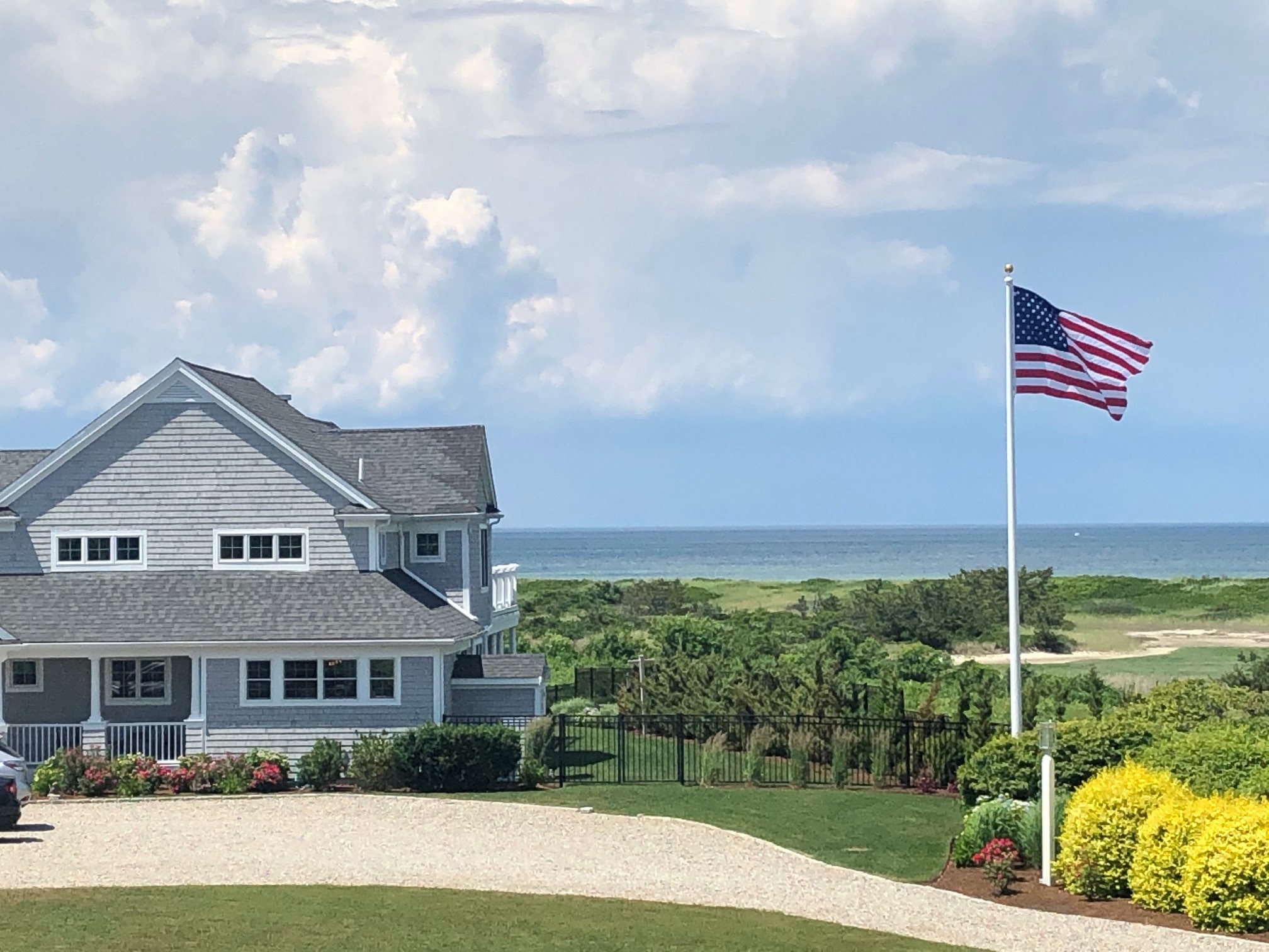 Apollo Series in coastal, residential lawn