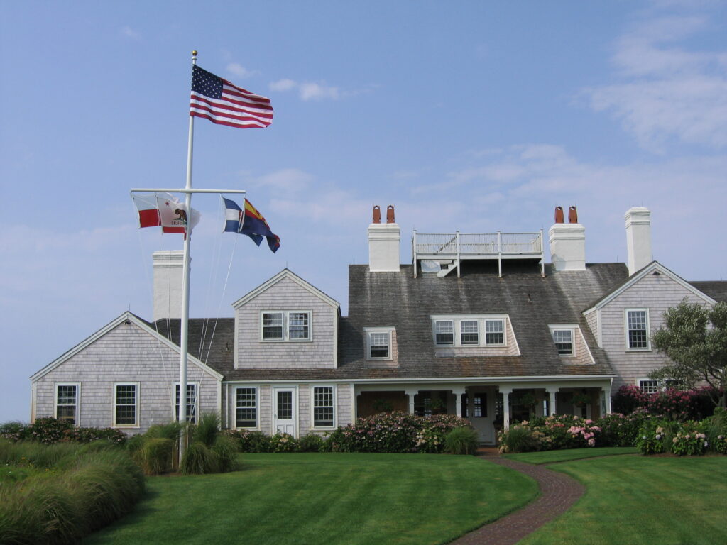 Poseidon Series flagpole in residential yard